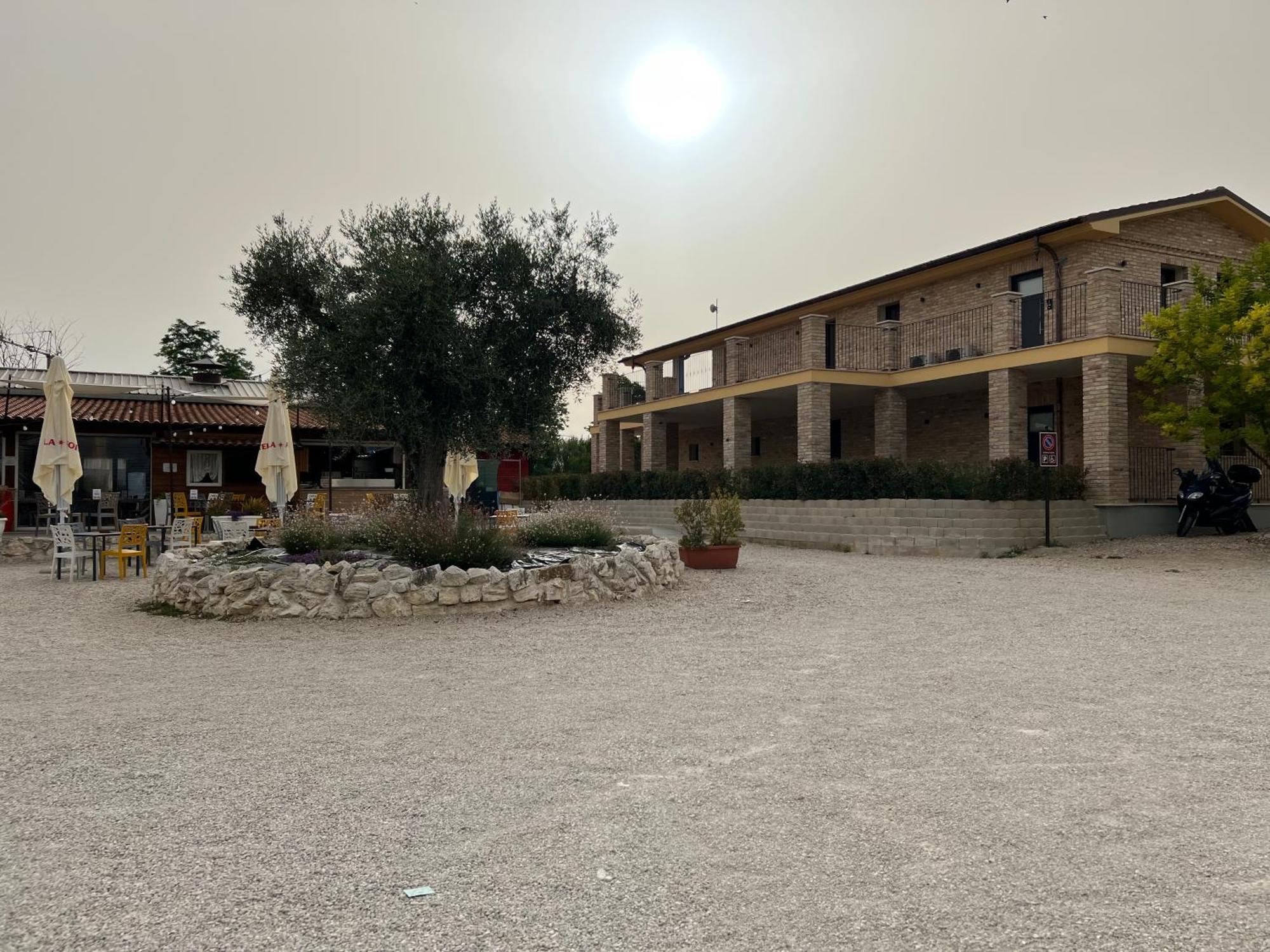 Ll Crinale Village Colli del Tronto Bagian luar foto