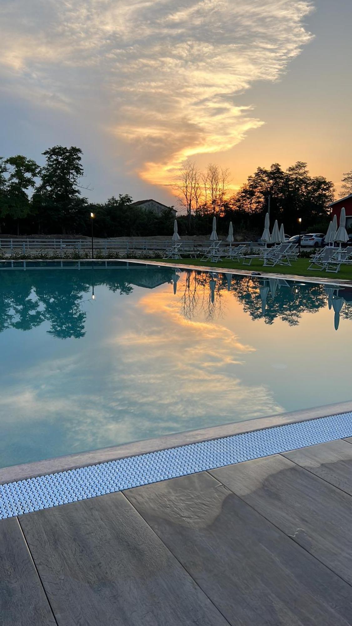 Ll Crinale Village Colli del Tronto Bagian luar foto